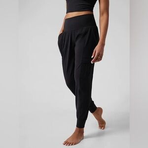 ATHLETA Salutation Cargo Jogger Pant Large  Black #987240